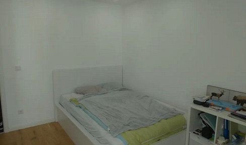 Schwabing! Beautiful and spacious shared apartment room with a private balcony!