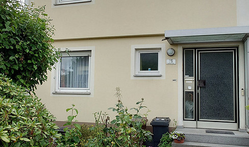 Semi-detached house in a very quiet and desirable location.