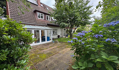 Residential complex with two buildings in Volksdorf.