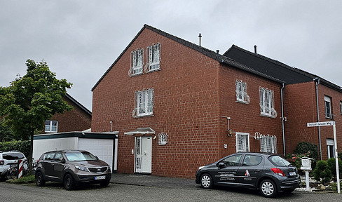 High-quality semi-detached corner house with a garage, garden, and conservatory, located in 41065 Mönchengladbach, Germany, North Rhine-Westphalia.