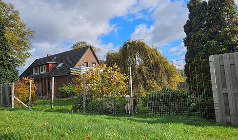 Large property, house with a separate apartment, ideal for those with horses/dogs/or who keep animals.