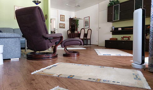 Large 3-bedroom apartment - Excellent location in Stadtbergen - Includes 2 garages and 2 storage rooms.