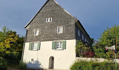 Besonderes Haus mit Geschichte in Dorf mit Ausblick