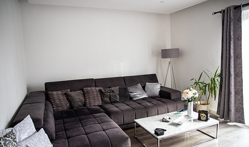Modern 3-room apartment with fitted kitchen and large balcony.