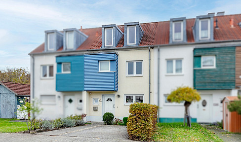 Charming terraced house with a large garden for sale, located in a quiet area (Cologne/Alte Meschenich).