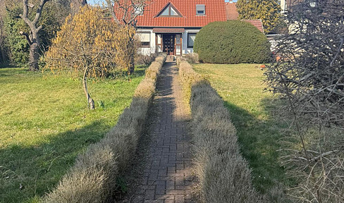 Sehr schönes, gemütliches Einfamilienhaus mit großem Grundstück.