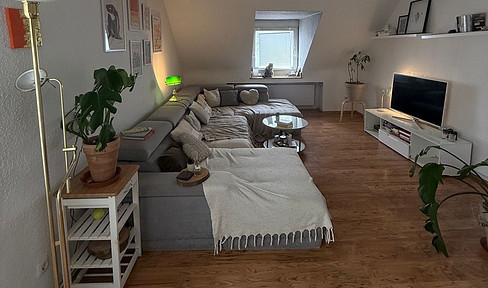 Spacious, high-quality renovated 3-room apartment with a new bathroom, located in a quiet area.