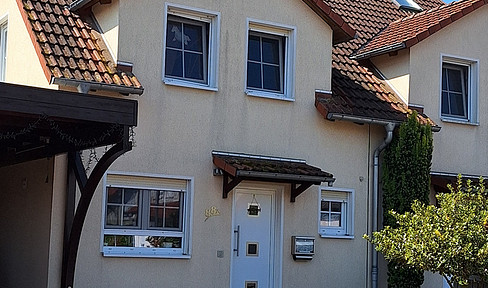 Charming semi-detached house with a conservatory in Wolfsburg-Wendschott.