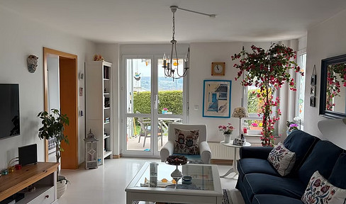 Sehr gepflegte Zwei-Zimmer-Wohnung mit Terrasse/Garten und übergroßen Garage !