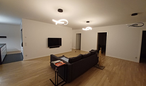 High-quality, newly built 4-room apartment in the Altona-Altstadt district.