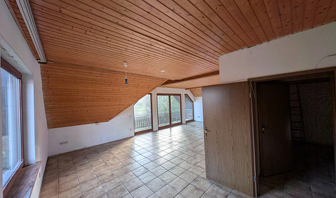 House in Unzenberg with potential for renovation/extension.