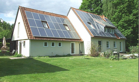 Waldrand‑Forsthaus mit Einliegerwohnung, Scheune & 5.920 m² Grundstück – Effizienzklasse B
