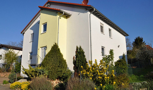 Spacious, light-filled maisonette apartment in Kindenheim.