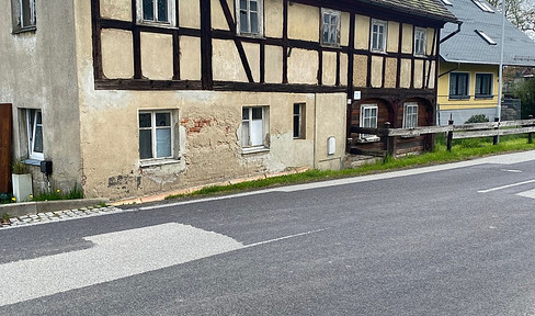 Historic half-timbered house (protected as a monument).
