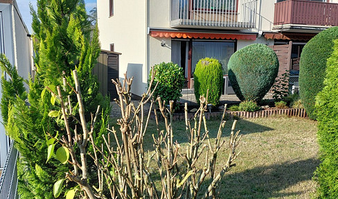 Terraced house in a desirable, quiet residential complex in Schwabach - South.