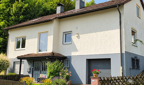 Solid family home on the edge of the forest in Hamelspringe.