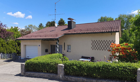 6-room single-family house in Ruderting with a pool and views of the countryside.