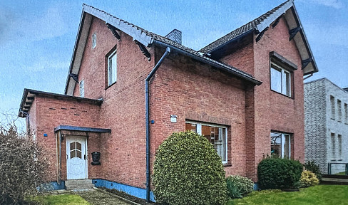 Charming detached house with an outbuilding.