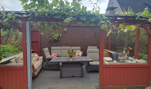 House with two apartments for sale, privately, in Cloppenburg.