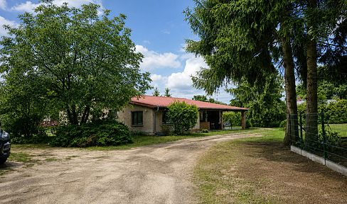 Spacious bungalow on a large property with plenty of privacy, located in Klein Köris.