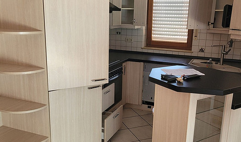 Ruhige sehr schoene 2,5 Zimmer DG Maisonette Whg.