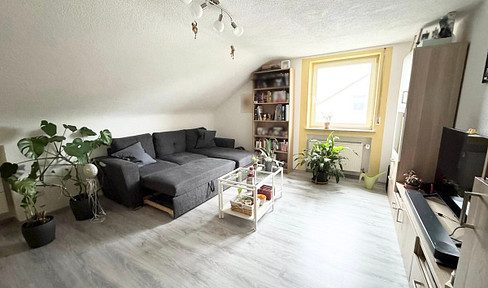 Charmante 4-Zimmer DG-Wohnung mit eigenem Garten+Garage+Stellplatz in TOP Lage!