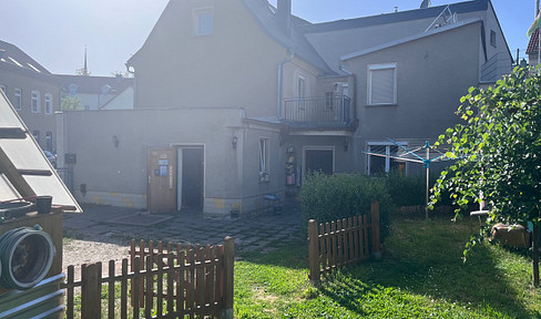 Modernisierte Doppelhaushälfte mit Garten