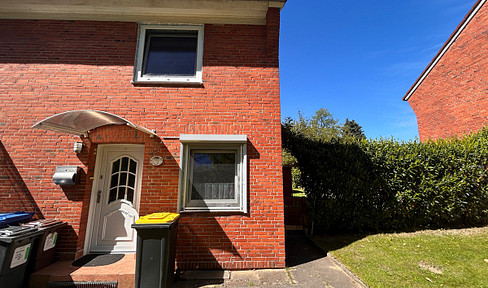 Charming terraced house in a quiet location, with a garden and plenty of usable space (No commission).