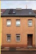 Sanierungsbedürftiges Reihenmittelhaus mit Nebengelass und Garage