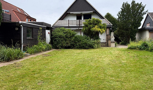 Large detached house on the waterfront | with private boat dock | garage | no commission fees.