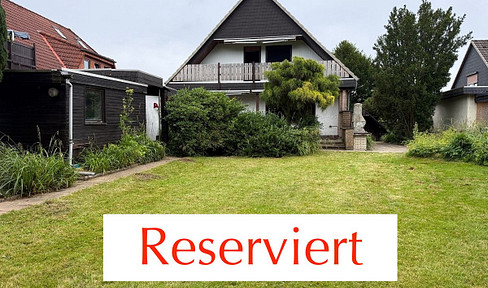 Large detached house on the waterfront | with private boat dock | garage | no commission fees.