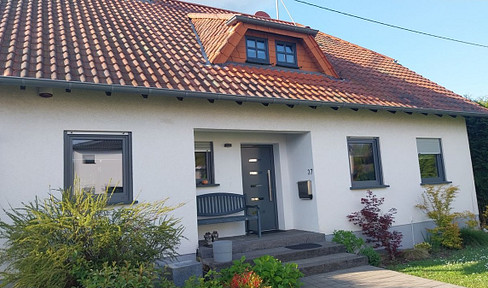 Komfortabeles Einfamilienhaus mit ELW, top Lage und Außenanlage