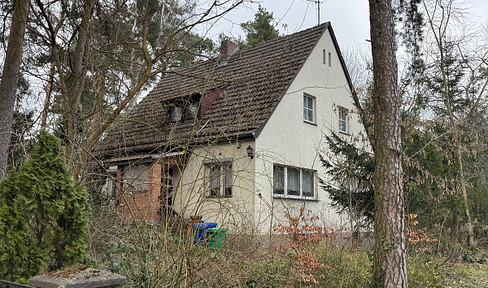 Gr. Einfamilienhaus in Wassernähe, Keller, Grün, 2 getrennte Wohnungen möglich.