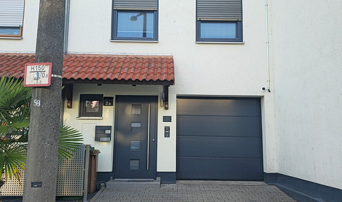 Modernisiertes Reihenmittelhaus mit Doppelgarage, PV-Anlage, Klima und hochwertiger Ausstattung
