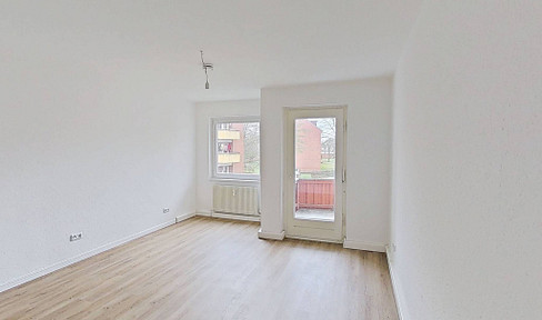Spacious living: Bright 4-room apartment with balcony.