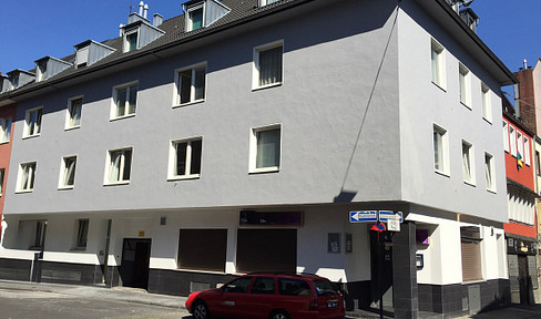 2-room apartment near Heumarkt in Cologne, with parking space.