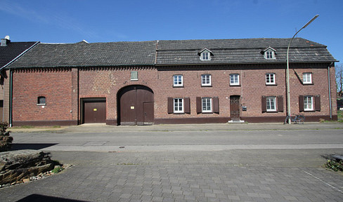 Erkelenz-OT, residential and commercial property.