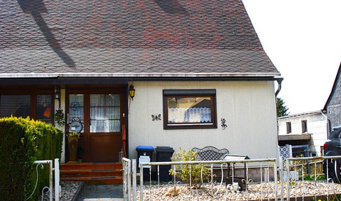 Saalfeld-Schmiedefeld, semi-detached house.