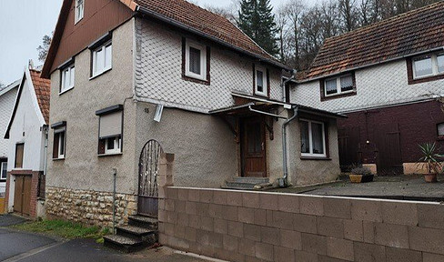 Großlohra (a district of), detached house with ancillary buildings.