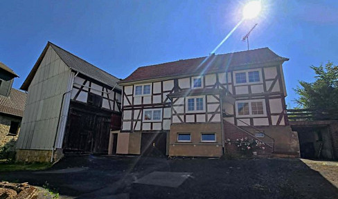 Bebra-suburb, detached house with barn.