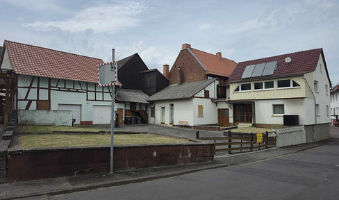 Heringen-OT, detached house with outbuildings.