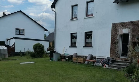 Nauroth, detached house with additional building.