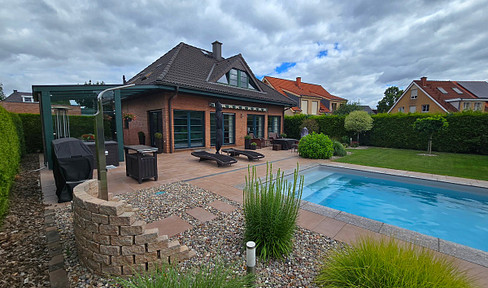 SINGLE-FAMILY HOUSE (detached).
