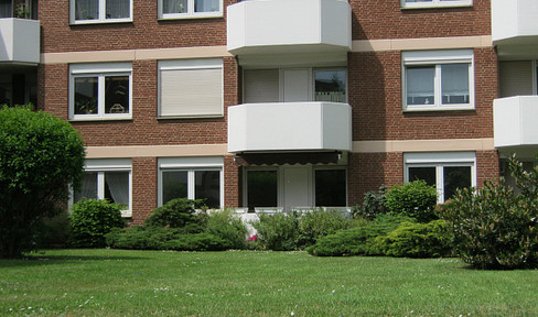BI-Mitte | 2-room ground floor apartment with balcony, available immediately by arrangement.