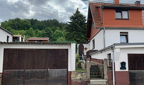 Doppelhaushälfte auf Hofferbertaue mit großem Garten