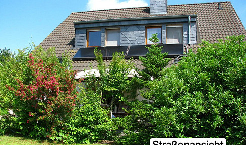 Detached single-family house with a garden and garage, located in Rheinböllen.