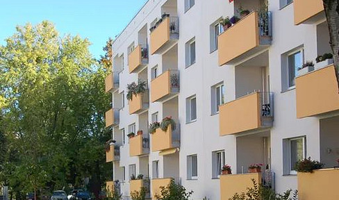 Spacious 2-room apartment in Zehlendorf.