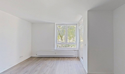 Modern 3-room apartment with a BALCONY and plenty of space.