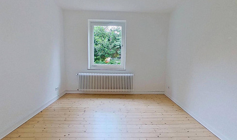 Cozy 2-room ground floor apartment with a modern bathroom and plenty of natural light.