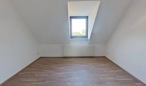 Beautiful 2-room apartment with a large kitchen and a bathroom with a bathtub.